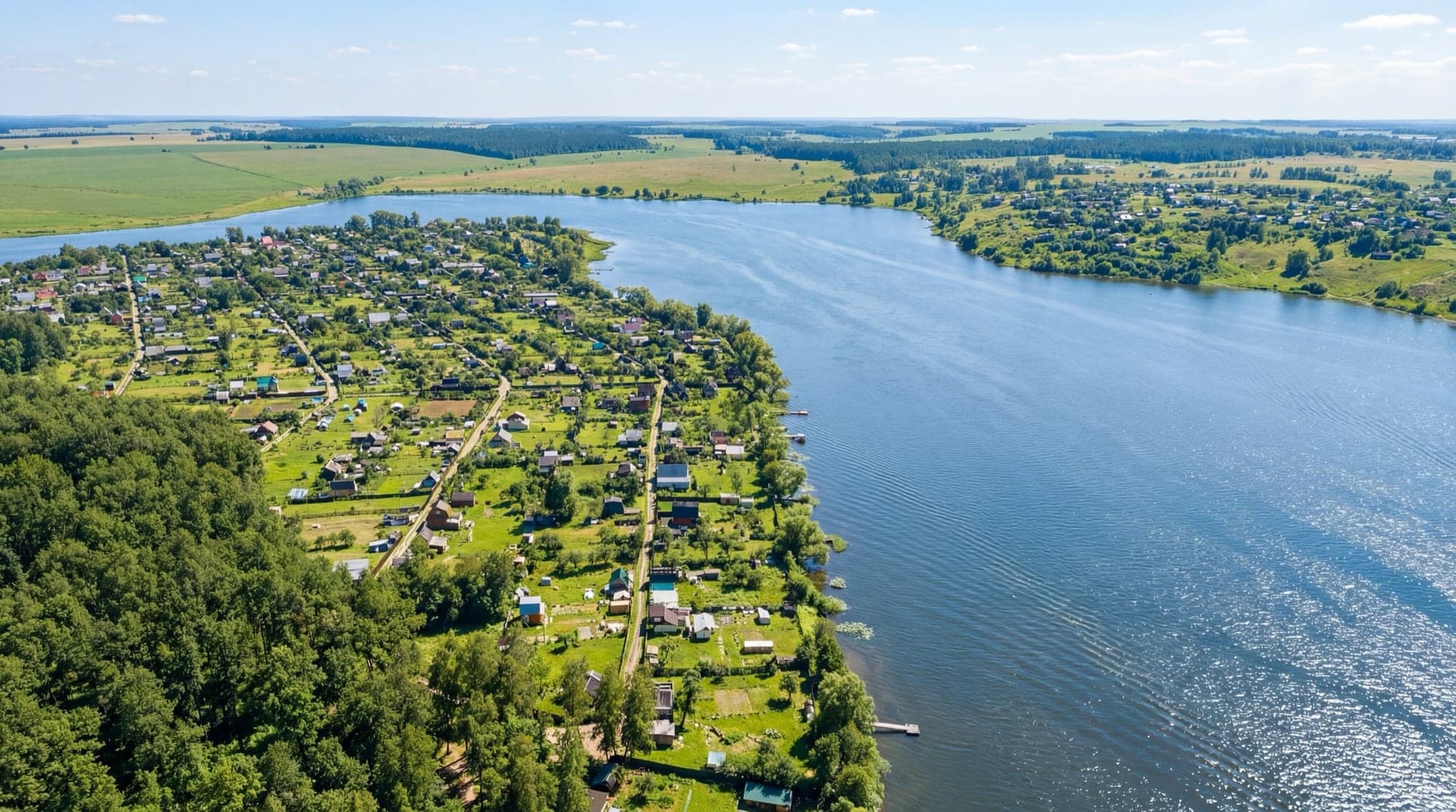 Водохранилище и село Костомарово с дрона